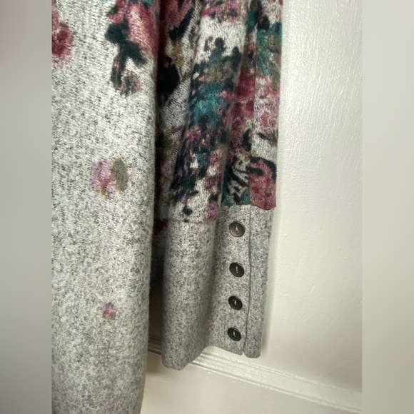 Westbound NWT Pink Floral Fuzzy Placement Gray Dillards Sweater - Picture 4 of 7